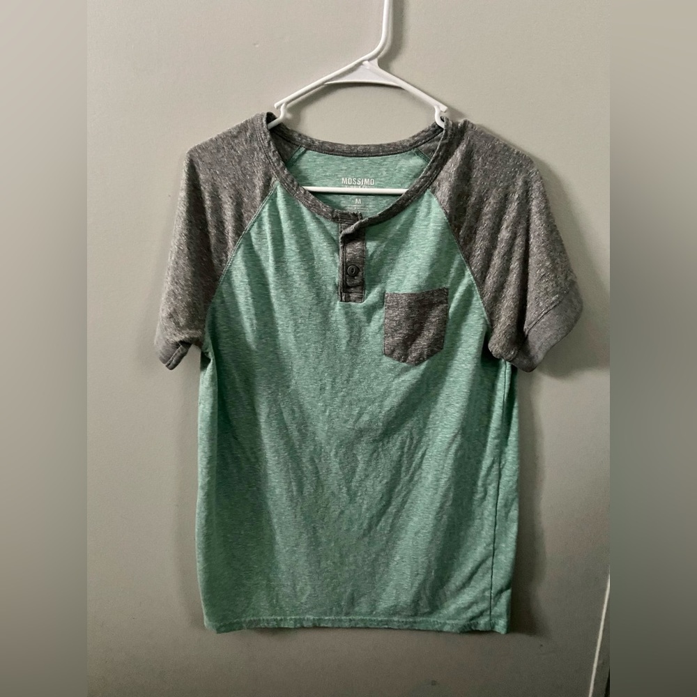 Medium men’s tee